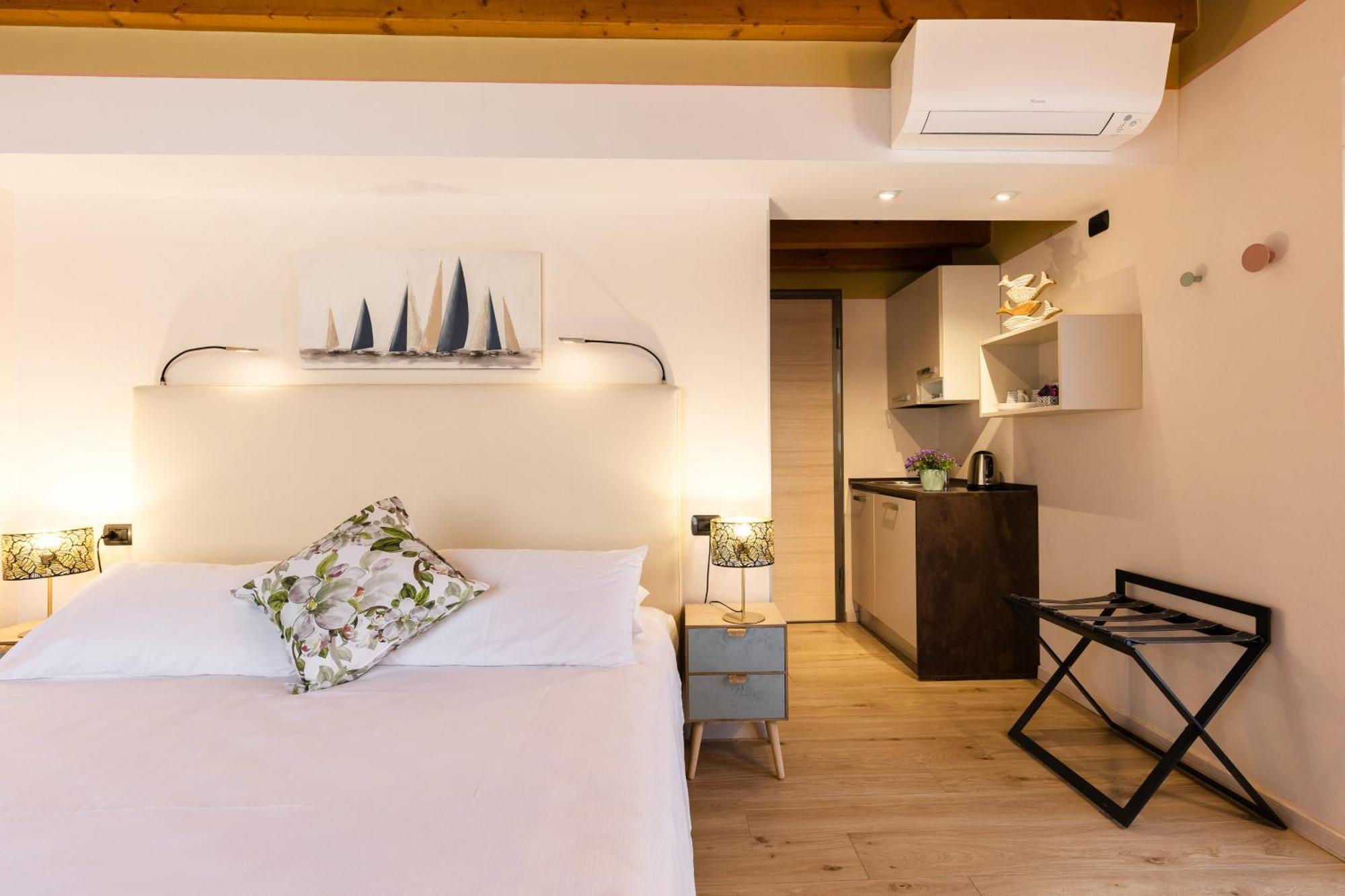 Charming Sirmione Bed & Breakfast Екстериор снимка